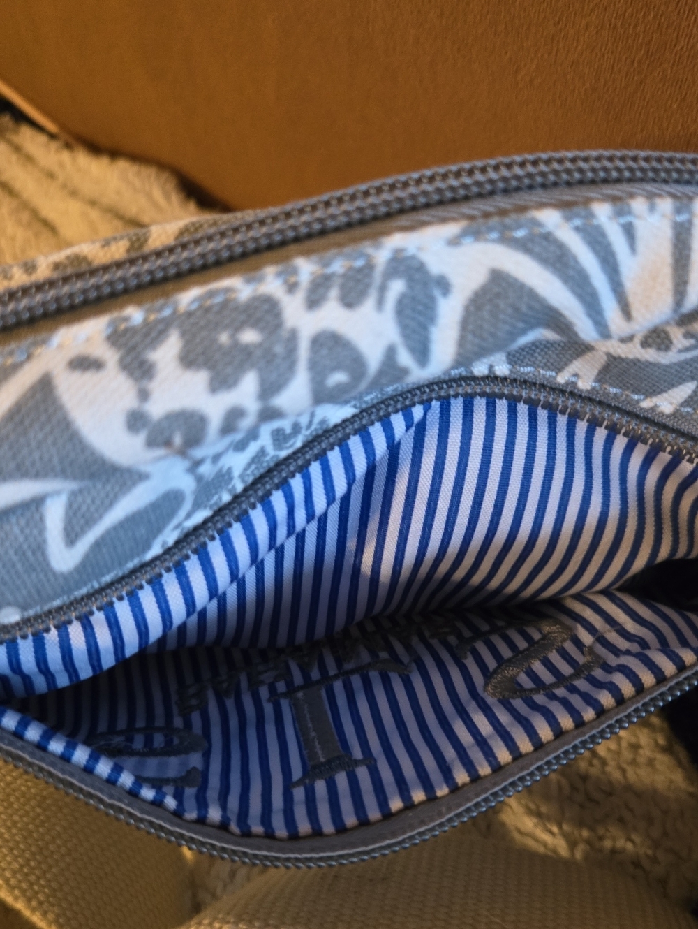 Gray and White Pineapple Print Fanny Pack - Picture 3 of 5